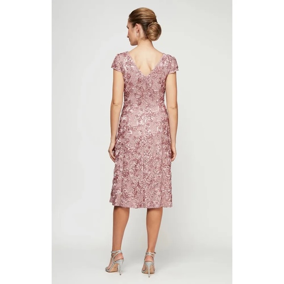 NWT Alex Evenings Audrey Rosette Lace Short Dress - size 16W - Picture 2 of 6